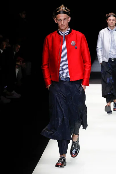 Look 18